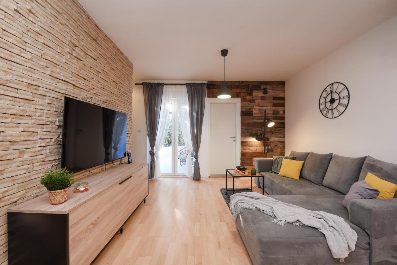 L&R Luxury Apartment- Free Parking Zadar Eksteriør billede